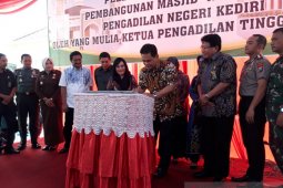 Peletakan batu pertama pembangunan masjid di Kediri