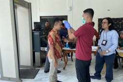 Paspampres wajibkan pemeriksaan suhu tubuh di Kantor Wapres
