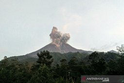 Adi Sumarmo Airport closed temporarily after Mt Merapi erupts