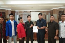Mahasiswa audiensi dengan Ketua DPRD Banjarbaru