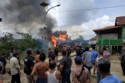 Polda Jambi bakar rumah tempat pesta narkoba