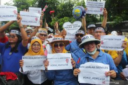 Unjuk rasa pendukung Memiles