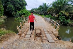Sejumlah jalan dan jembatan di Jelimpo rusak, aktifitas masyarakat terganggu