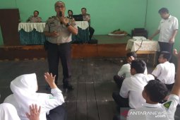 Edukasi deteksi dini penyalahgunaan narkoba di sekolah