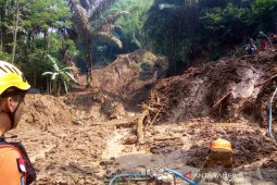 Anjing pelacak dikerahkan cari korban longsor di Cisayong Tasikmalaya