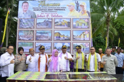 Kemensos resmikan 39 rumah KAT di Gorontalo