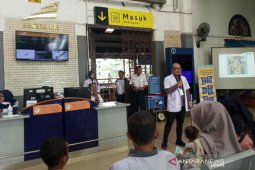 KAI Cirebon sediakan cairan pencuci tangan di stasiun cegah corona