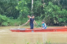 BPBD Landak siapkan perahu di jembatan yang putus akibat banjir