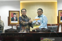 Tujuh fraksi berikan "lampu hijau" empat Raperda usulan Pemkot Pontianak