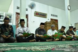 Pemprov Babel Serahkan Dana Hibah Rp2,9 miliar untuk Kabupaten Beltim