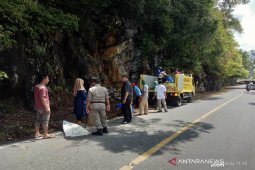 Sampah di puncak Gunung Geurute mulai dibersihkan