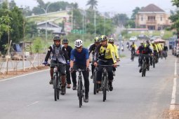 Dishut Kalsel  galakkan olahraga sambil menanam pohon