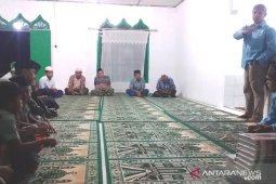 BKPRMI Tapsel bagikan Alquran di Angkola Barat