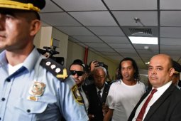 Berisiko melarikan diri, hakim Paraguay putuskan Ronaldinho tetap di bui