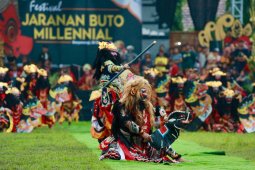Ratusan milenial Banyuwangi "flashmob" tarian Jaranan Buto