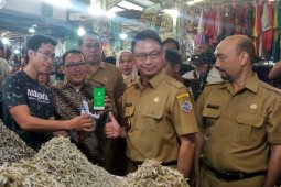 Wali Kota Pontianak  transaksi gunakan QRIS di Pasar Flamboyan