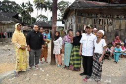 Bawa "oleh-oleh" pembangunan, masyarakat dua kecamatan sambut baik kunjungan Bupati Tapsel
