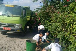 Polisi berdayakan puluhan preman bersihkan Sungai Deli Medan