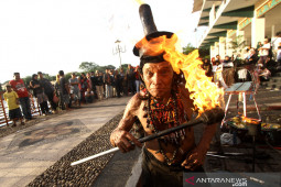 Atraksi Api di Banjarmasin