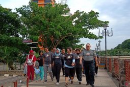 Polda Kalsel gelorakan 10.000 langkah sehari tangkal corona