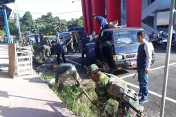 Anggota TNI/Polri Tabalong ikuti aksi bersih-bersih
