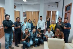 Ketua dewan jalin silaturahmi dengan wartawan