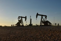 Harga minyak sentuh tertinggi satu tahun, Brent dekati 60 dolar