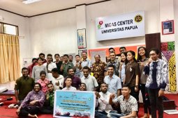PWI-SKK Migas bekali teknis penulisan jurnalistik mahasiswa Unipa