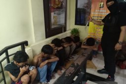Polisi ringkus 14 gangster bersenjata