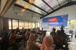 BI sosialisasikan penggunaan QRIS ke pedagang pasar di Bandung