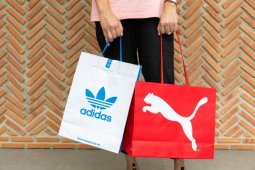 Penjualan Adidas dan Puma anjlok karena virus corona