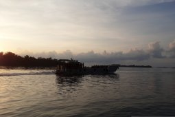 KRI Semarang  dengan 68 ABK Diamond Princess tiba di Priok