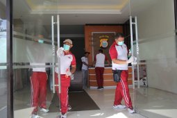 Polda Malut bersih lingkungan cegah penyebaran virus corona