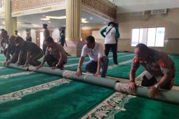 Area publik di Indramayu dibersihkan, cegah penyebaran Corona