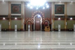 Masjid Agung Baitul Makmur Meulaboh gulung semua ambal cegah corona