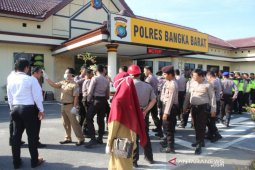 Polres Bangka Barat cek suhu tubuh personel cegah COVID-19