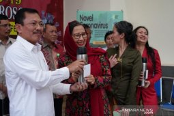 Menkes minta semua masyarakat bahu-membahu atasi COVID-19