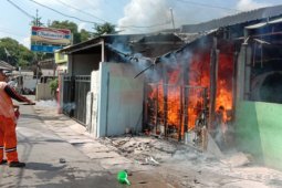 Usaha laundry dan warung makan ludes diamuk "si jago merah"