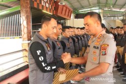 Berhasil ungkap sejumlah kasus, Kapolres Tapsel beri penghargaan kepada 26 personelnya