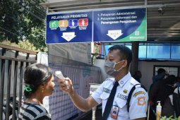 BPJS Kesehatan Sidoarjo semprotkan disinfektan area pelayanan antisipasi COVID-19