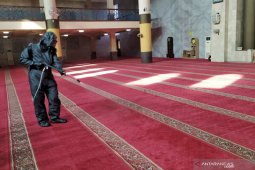 Masjid Raya Bandung hentikan seluruh kegiatan ibadah cegah penularan COVID-19