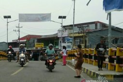 Dinkes Gunungsitoli bagikan brosur terkait COVID-19