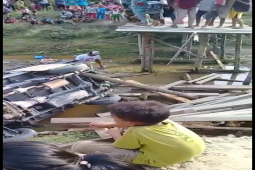 Akibat kelebihan tonase, jembatan di Sei Litur Tasik Sawit Seberang Langkat ambruk