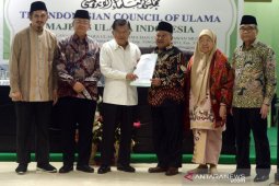 MUI serahkan fatwa terkait COVID-19 ke  DMI