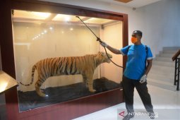 Museum Aceh disemprot disinfektan antisipasi covid-19