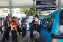 Dishub Denpasar lakukan penyemprotan disinfektan ruang publik cegah COVID-19