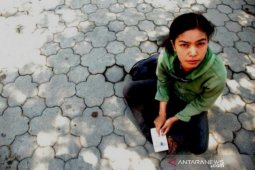 Bergotong royong melawan COVID-19 dari rumah