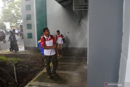 Penyemprotan disinfektan di kampus