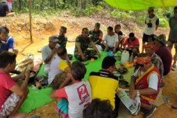 TNI semangati warga di lokasi TMMD Regtas Kodim 1204 Sanggau