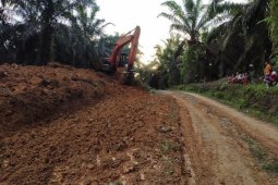 Jalan dibuka, akses ke Dusun Sekura terbuka